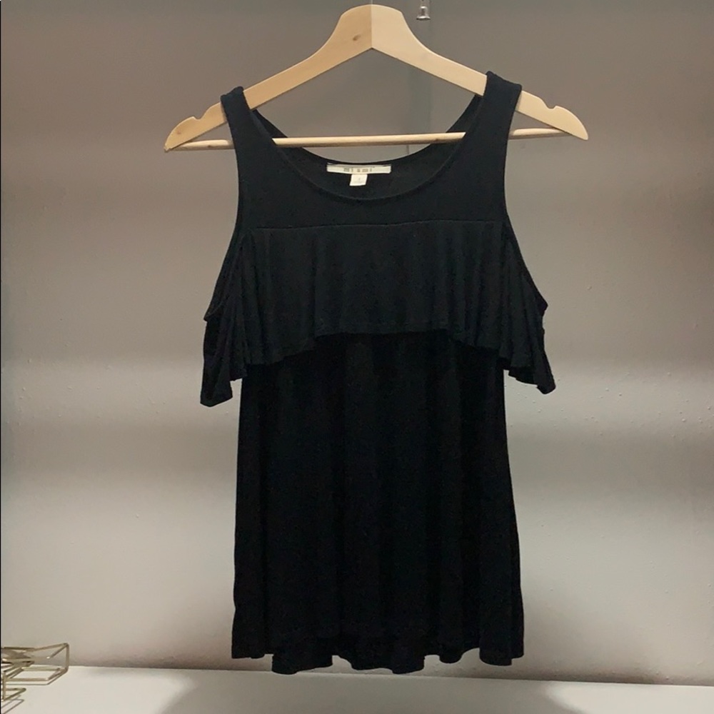 Black cold shoulder